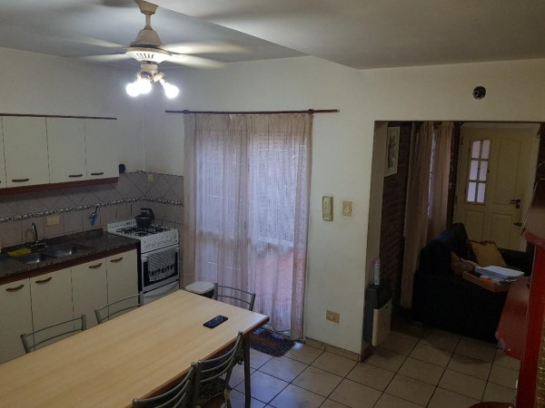 RETASADO Venta Duplex, Pje. Valdes 1500, excelente estado, 2 dormitorios, baños, patio.