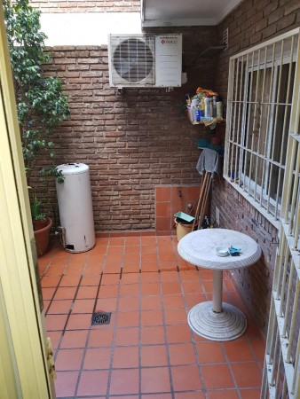 RETASADO Venta Duplex, Pje. Valdes 1500, excelente estado, 2 dormitorios, baños, patio.