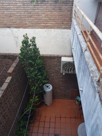 RETASADO Venta Duplex, Pje. Valdes 1500, excelente estado, 2 dormitorios, baños, patio.