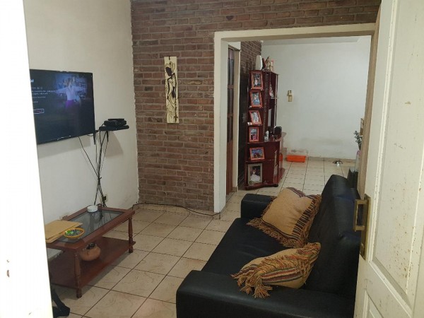 RETASADO Venta Duplex, Pje. Valdes 1500, excelente estado, 2 dormitorios, baños, patio.