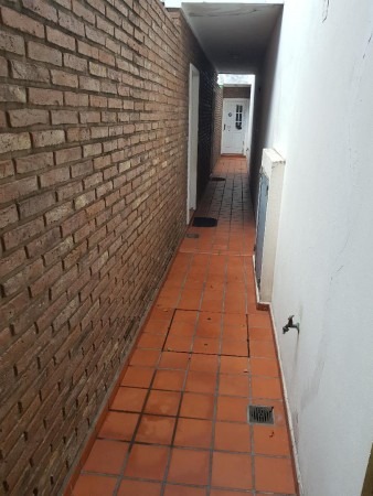 RETASADO Venta Duplex, Pje. Valdes 1500, excelente estado, 2 dormitorios, baños, patio.