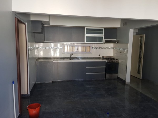 Venta Dpto. interno único, amplio patio con quincho, 2 dormitorios