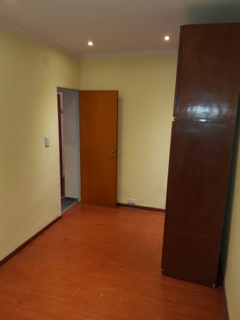 Venta Dpto. interno único, amplio patio con quincho, 2 dormitorios