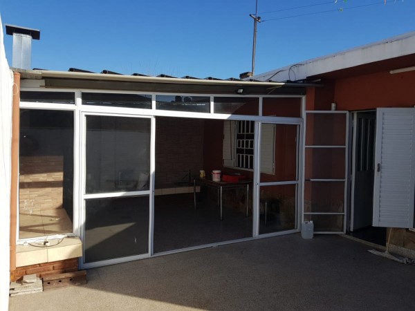 Venta Dpto. interno único, amplio patio con quincho, 2 dormitorios