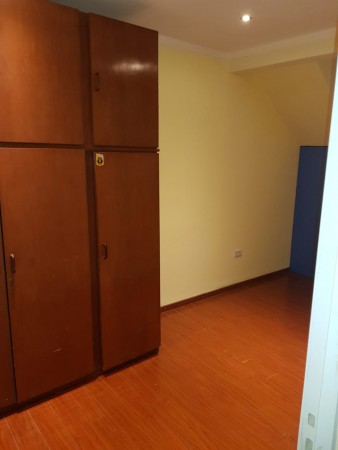 Venta Dpto. interno único, amplio patio con quincho, 2 dormitorios