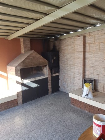 Venta Dpto. interno único, amplio patio con quincho, 2 dormitorios