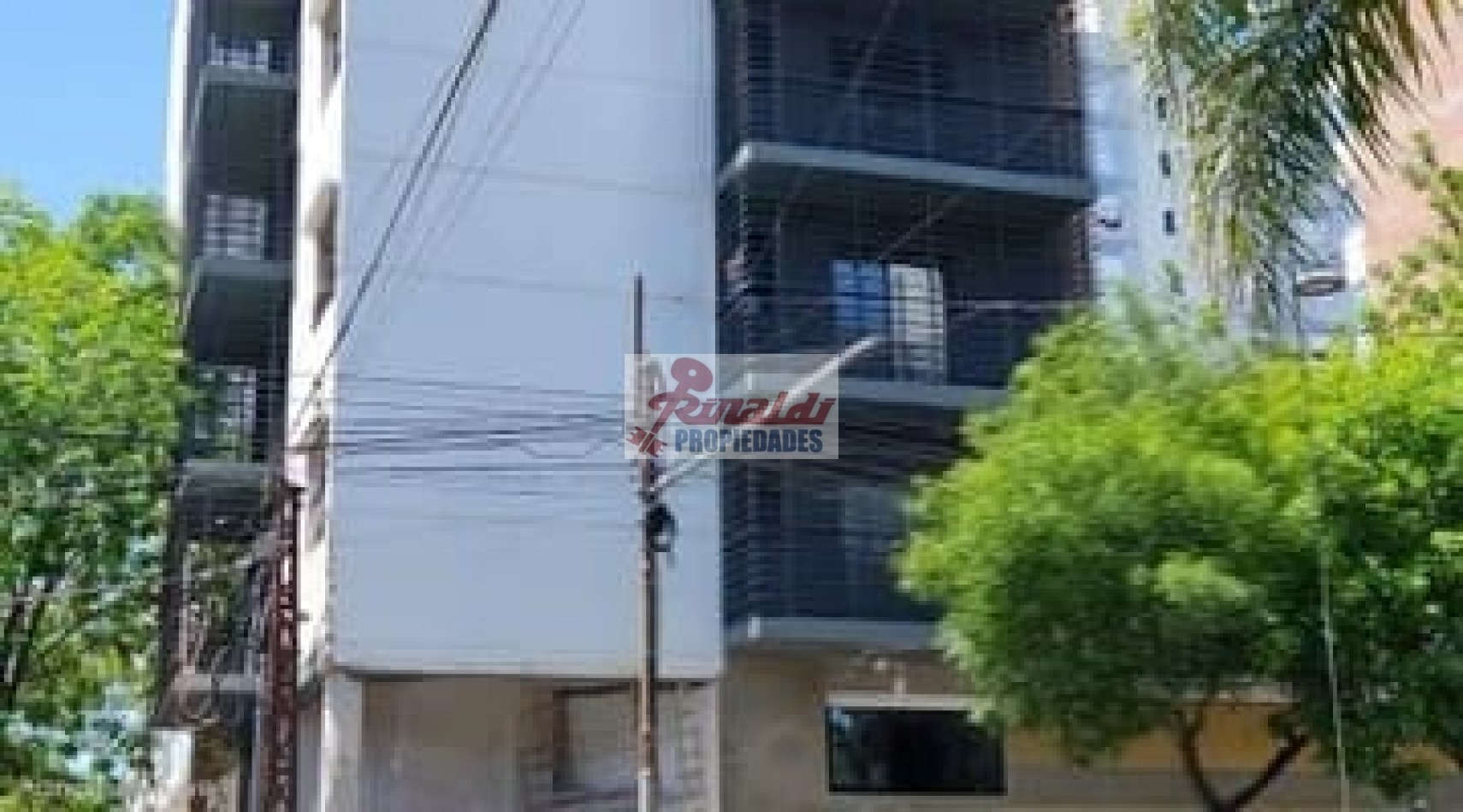 1 Dor. a estrenar, balcon a la calle