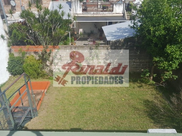 Saavedra 3173, Amplia casa dos dormitorios, garage 2 coches, patio jardin, parrillero. PA. Dpto. 1 Dor.