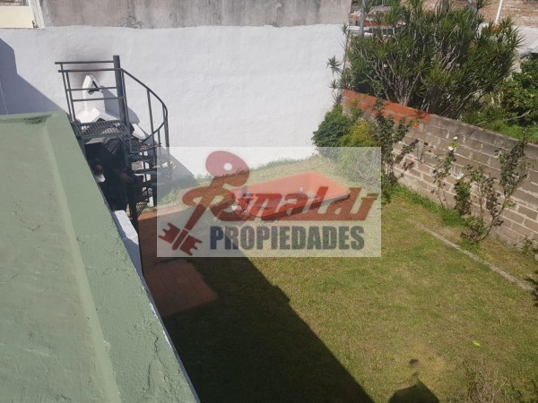Saavedra 3173, Amplia casa dos dormitorios, garage 2 coches, patio jardin, parrillero. PA. Dpto. 1 Dor.