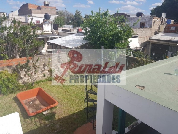 Saavedra 3173, Amplia casa dos dormitorios, garage 2 coches, patio jardin, parrillero. PA. Dpto. 1 Dor.