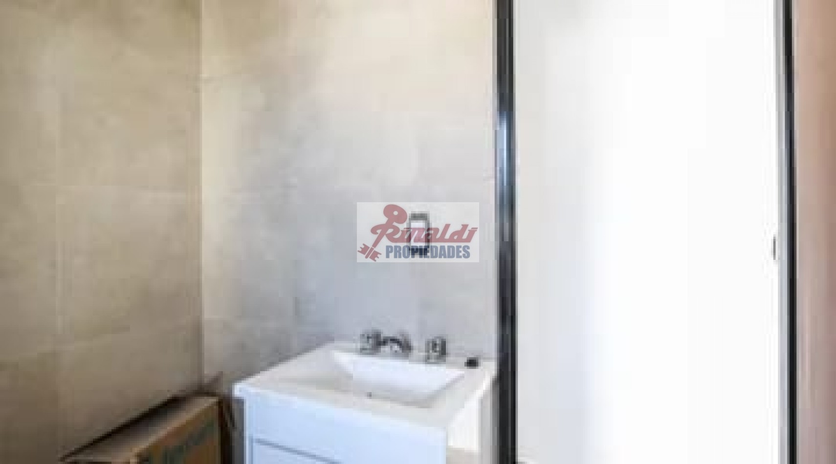 1 Dor. a estrenar, balcon a la calle