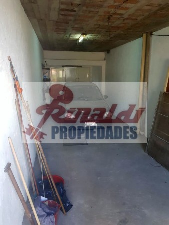 Saavedra 3173, Amplia casa dos dormitorios, garage 2 coches, patio jardin, parrillero. PA. Dpto. 1 Dor.