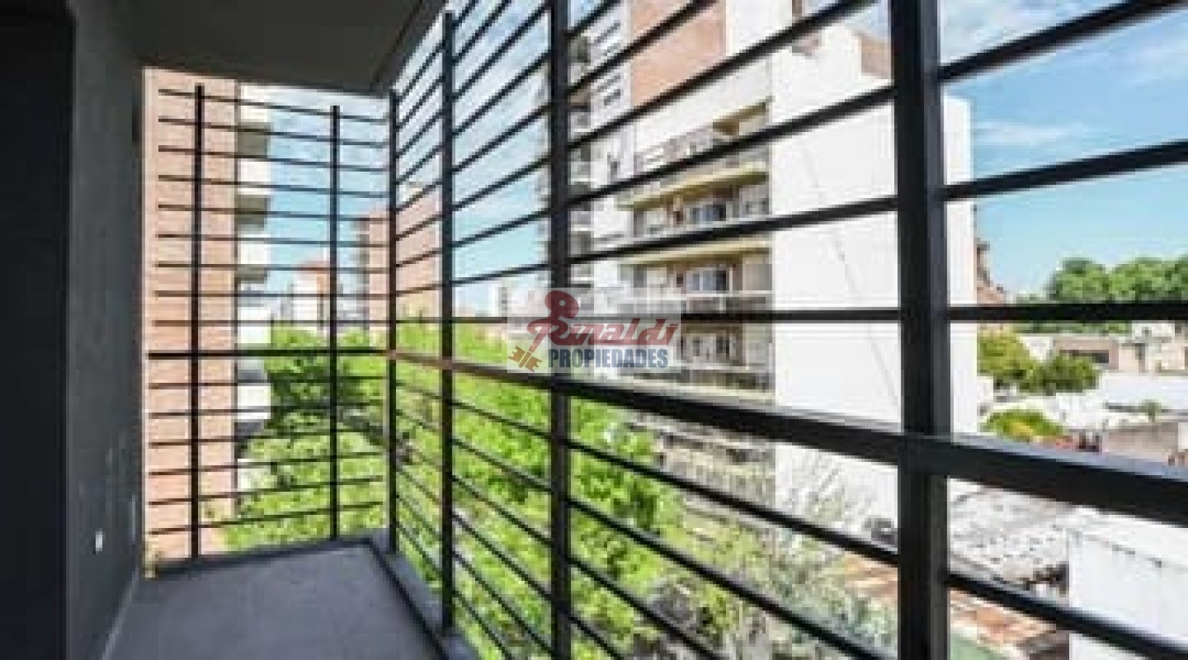 1 Dor. a estrenar, balcon a la calle